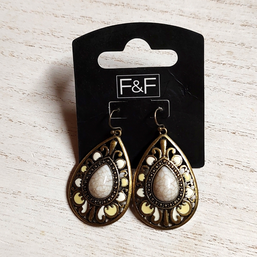 😻 3 For $15 White Marble Gem Center Drop Earrings With White & Yellow Enamel